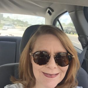 Meet your Posher, Connie